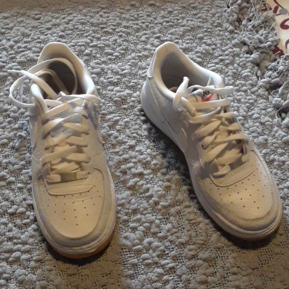 Air force 1 can fit woman 7 and a half 8